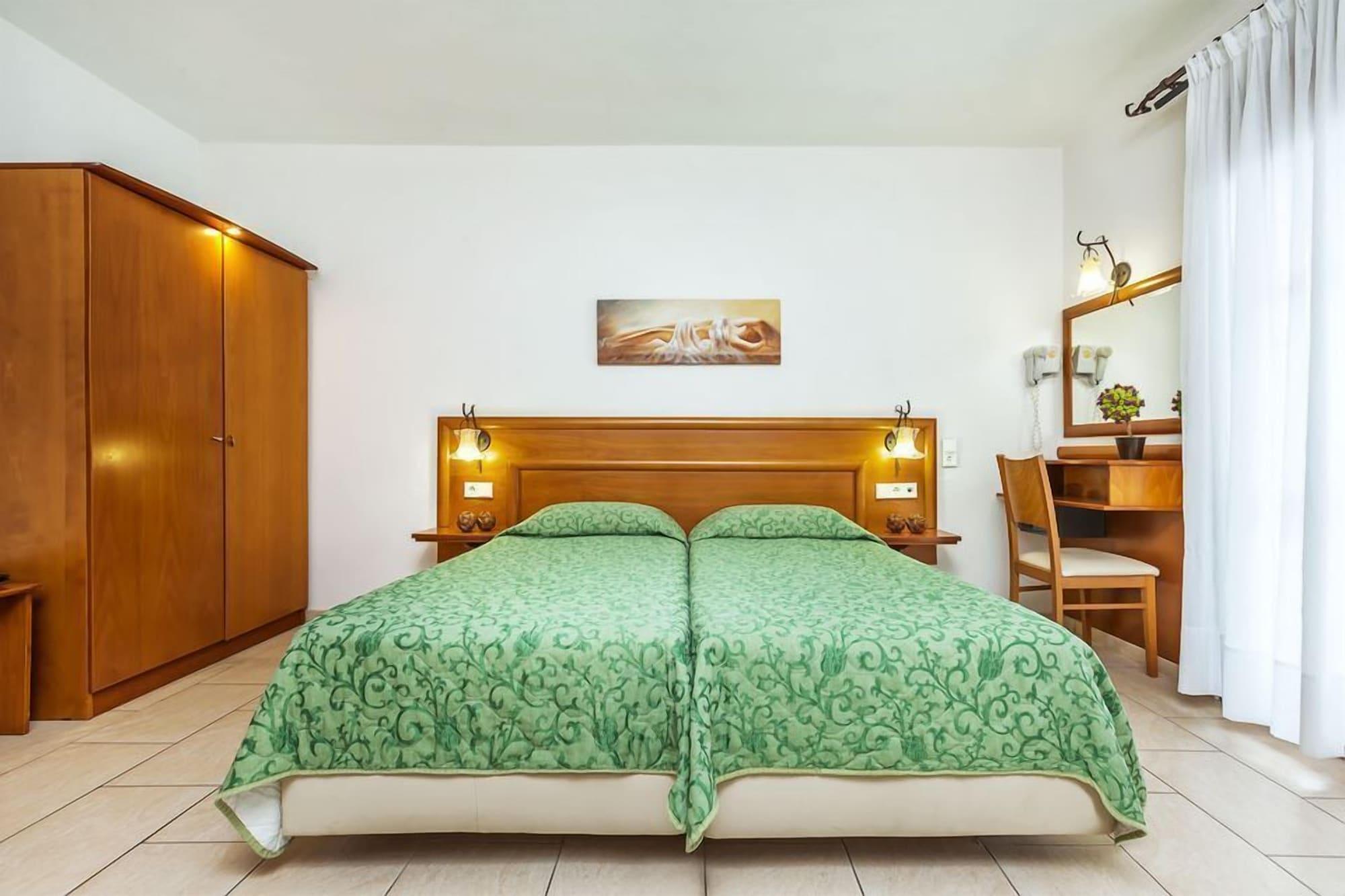 Nereides Hotel Hanioti Bagian luar foto