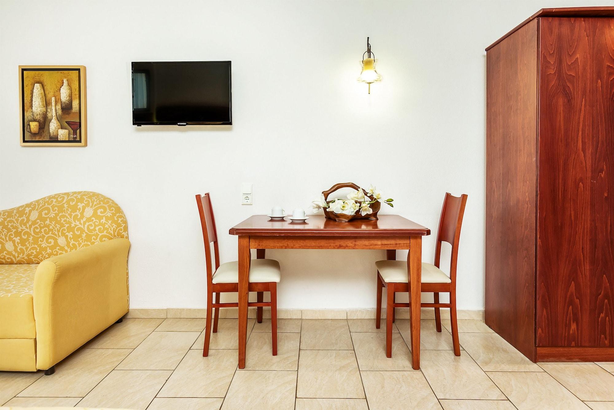 Nereides Hotel Hanioti Bagian luar foto