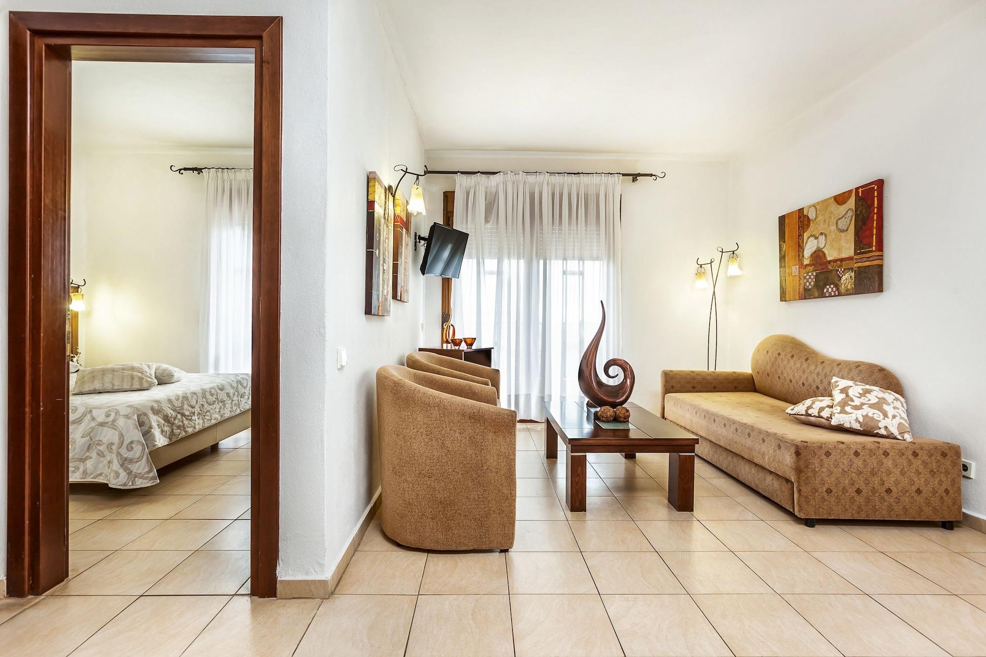 Nereides Hotel Hanioti Bagian luar foto
