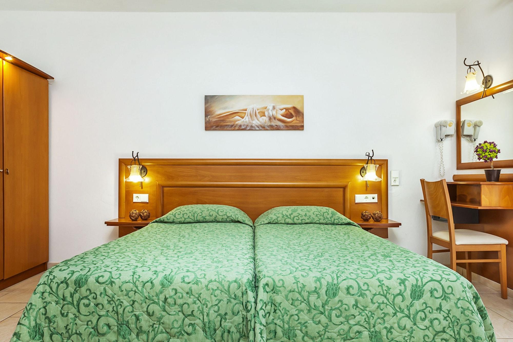 Nereides Hotel Hanioti Bagian luar foto