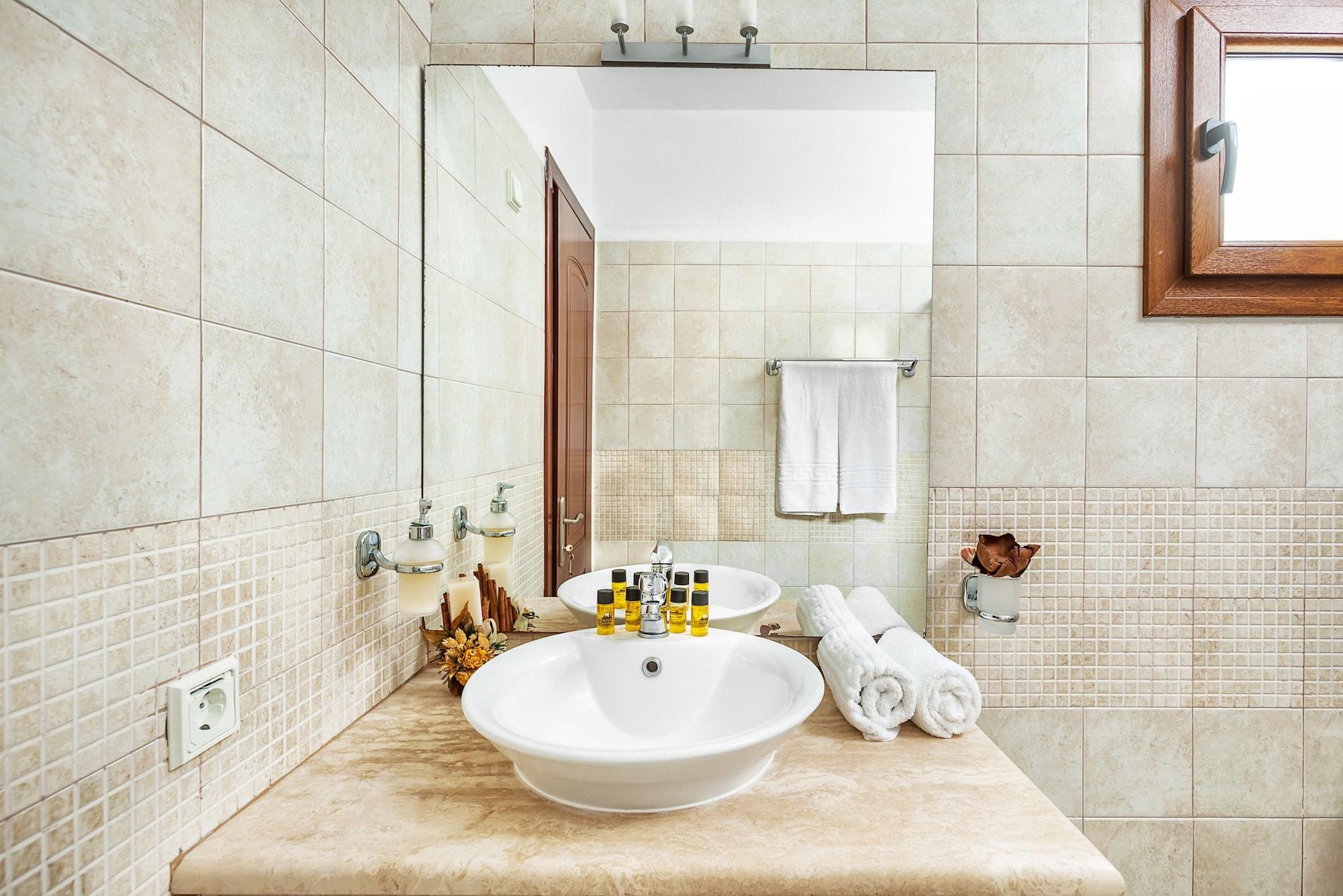 Nereides Hotel Hanioti Bagian luar foto