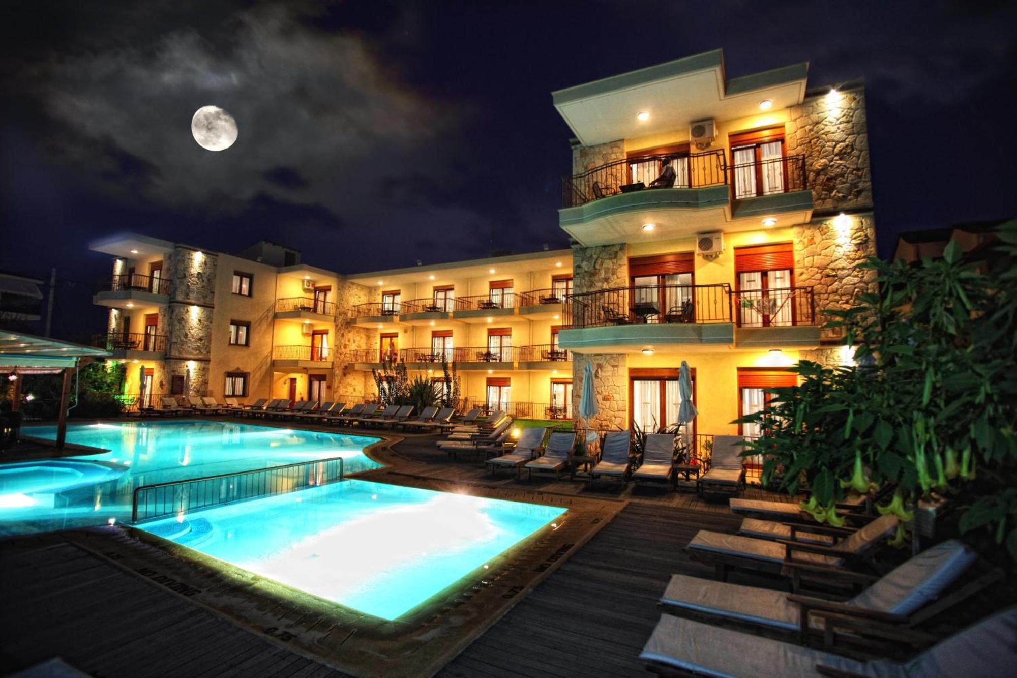 Nereides Hotel Hanioti Bagian luar foto