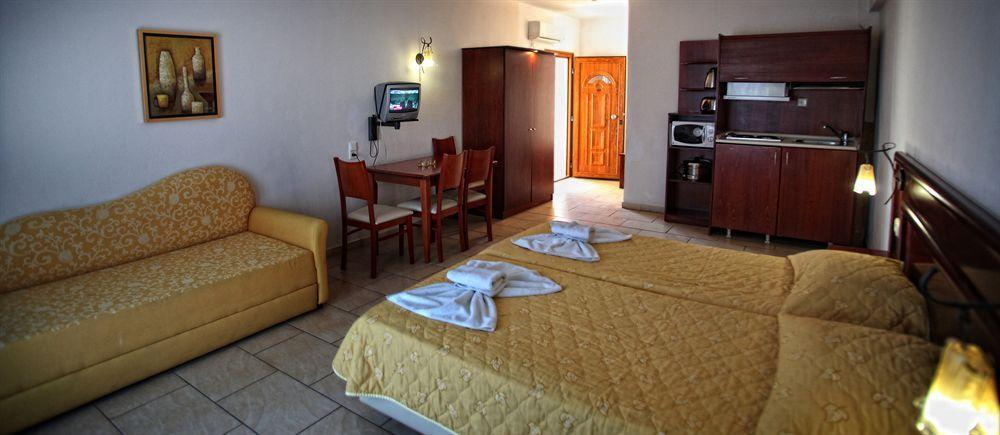 Nereides Hotel Hanioti Bagian luar foto