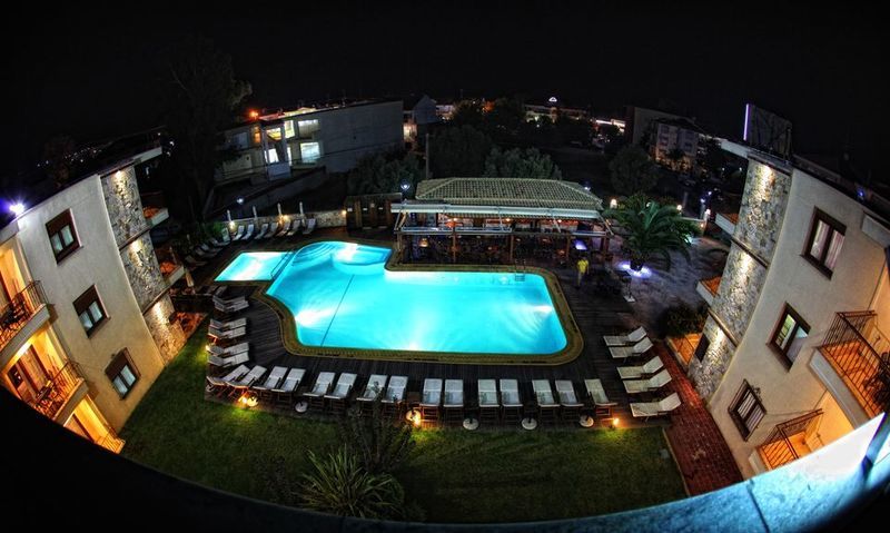 Nereides Hotel Hanioti Bagian luar foto