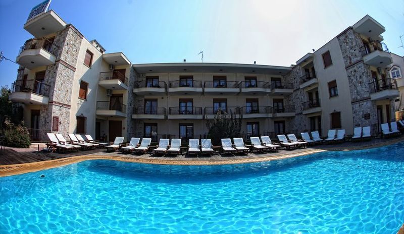 Nereides Hotel Hanioti Bagian luar foto