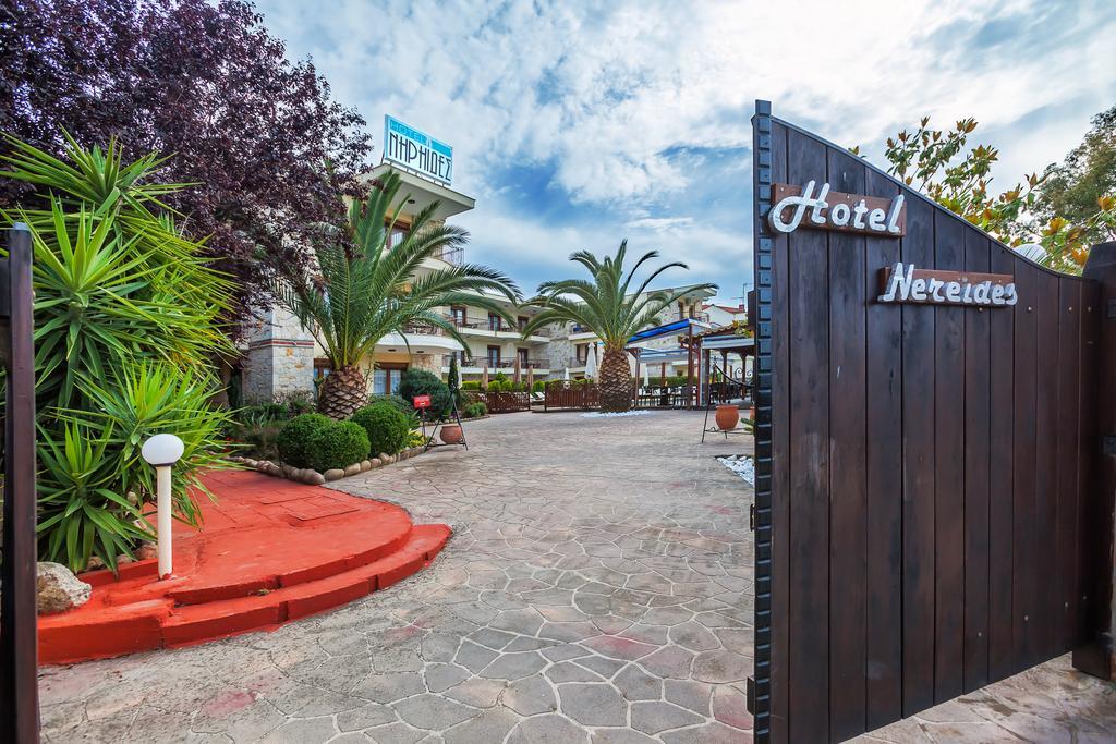 Nereides Hotel Hanioti Bagian luar foto