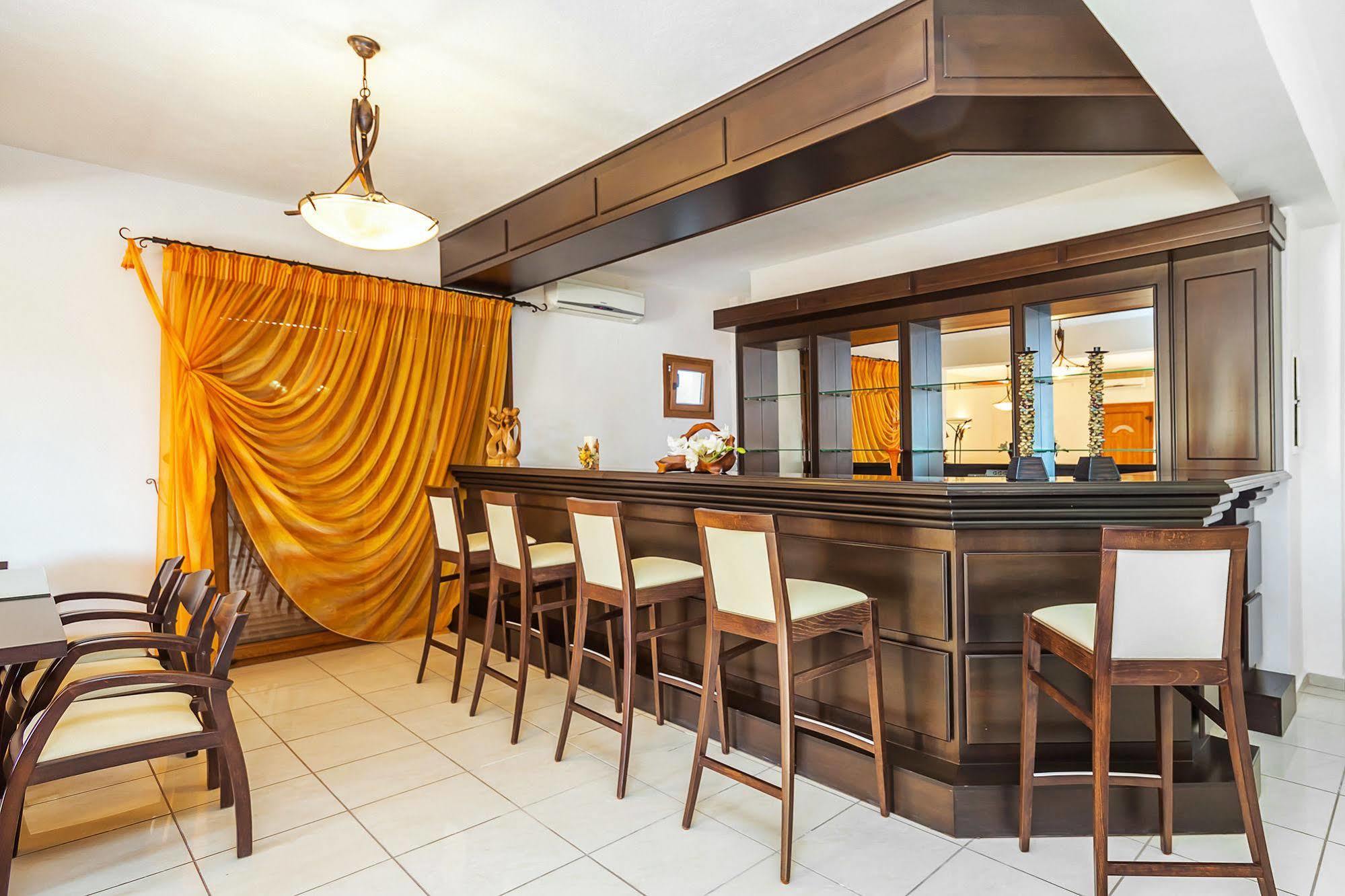 Nereides Hotel Hanioti Bagian luar foto