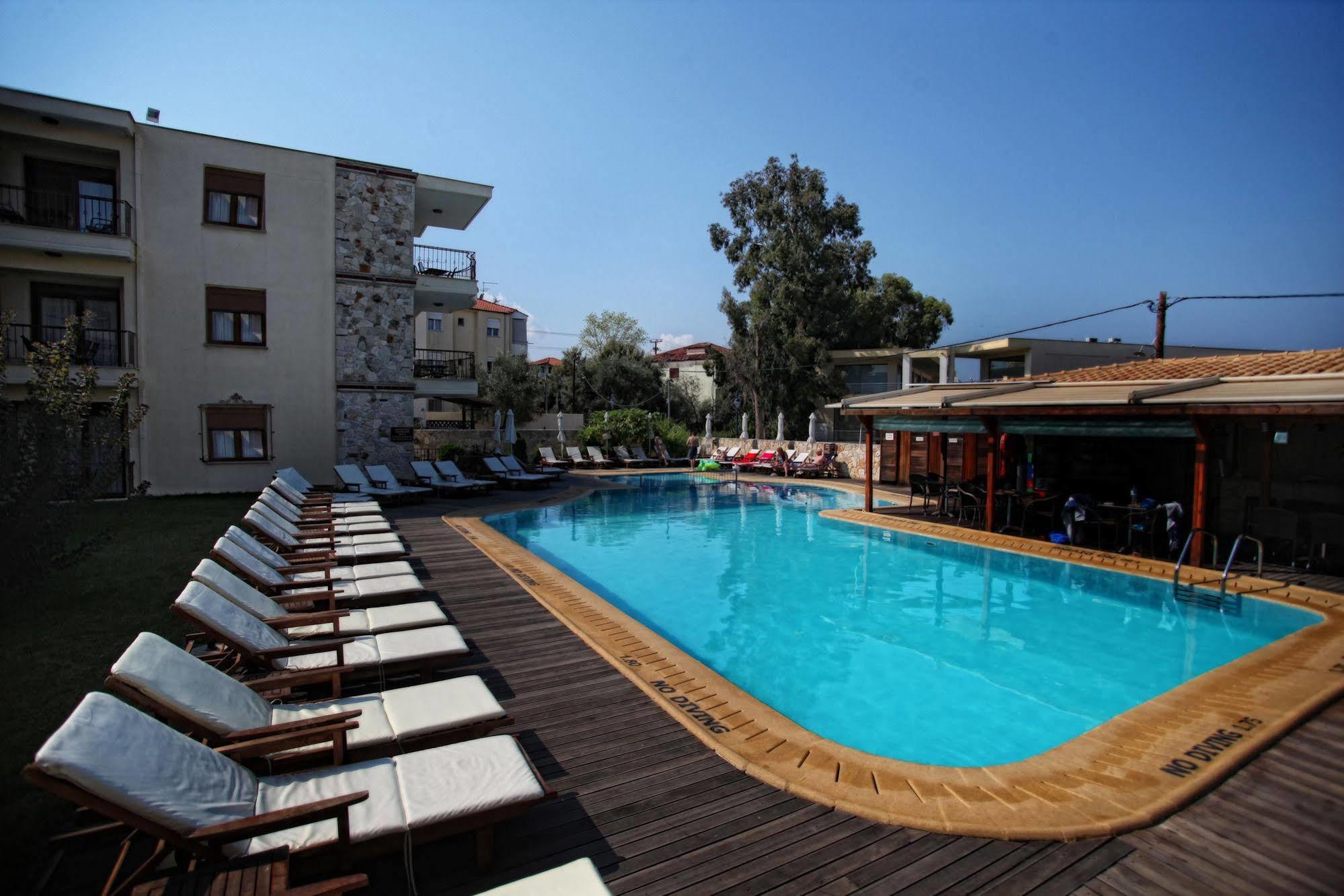 Nereides Hotel Hanioti Bagian luar foto
