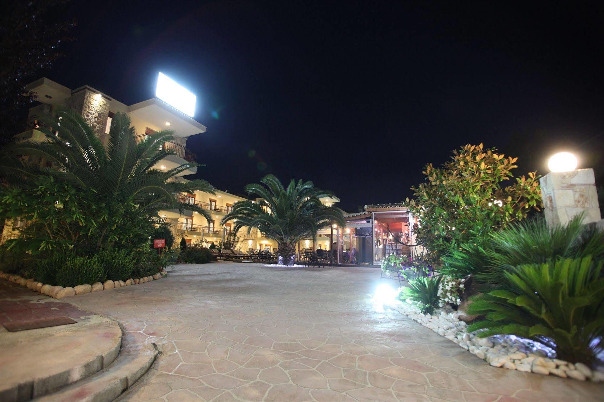 Nereides Hotel Hanioti Bagian luar foto