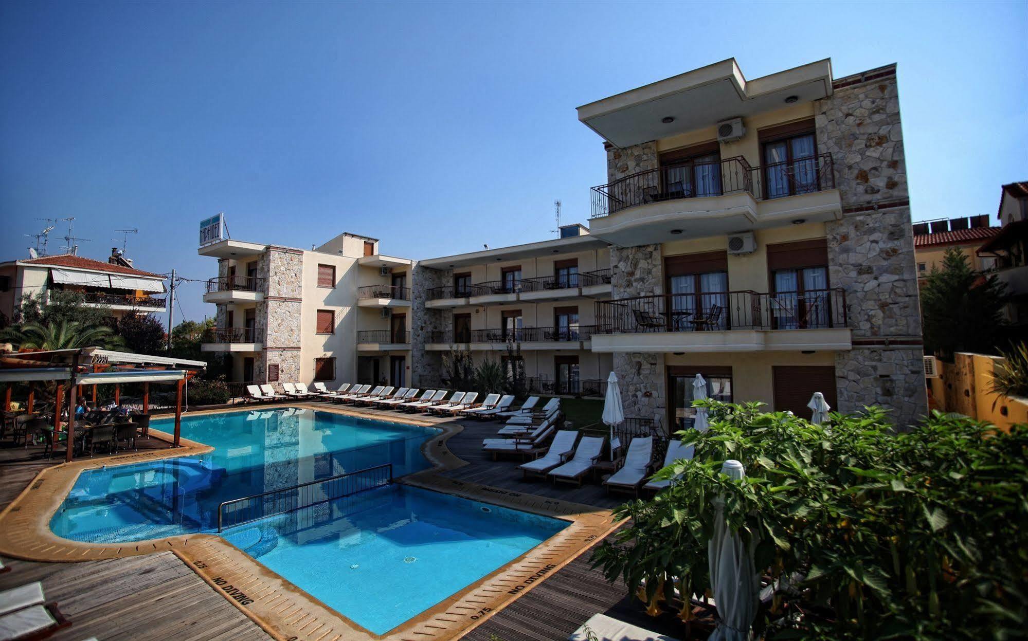 Nereides Hotel Hanioti Bagian luar foto