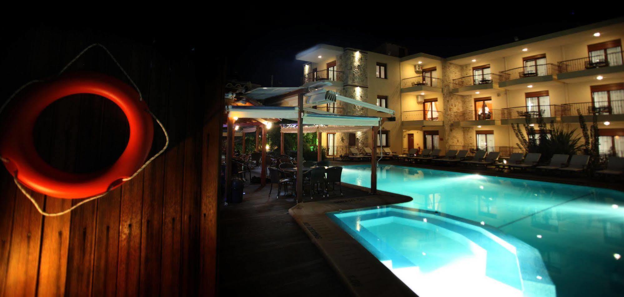 Nereides Hotel Hanioti Bagian luar foto