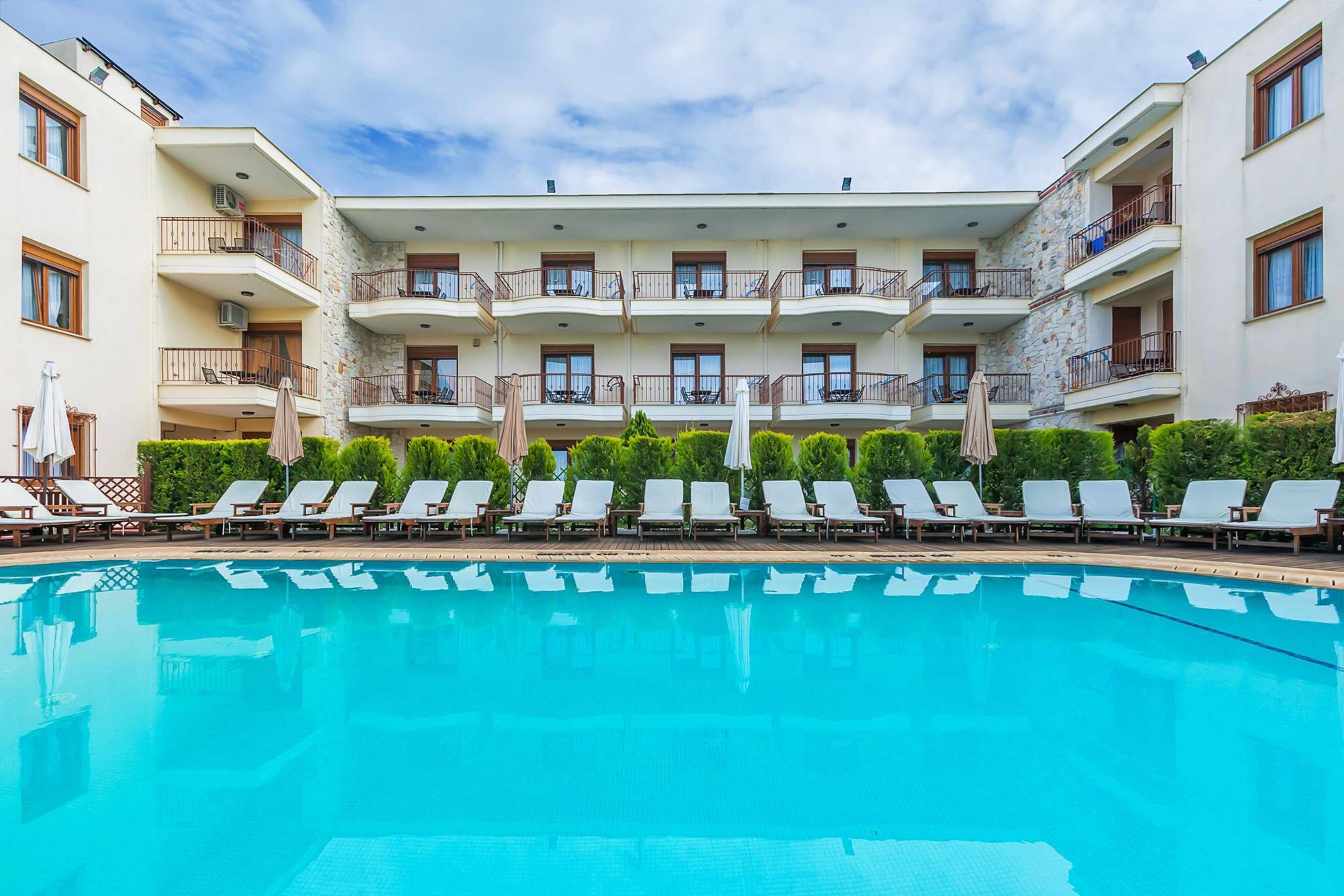 Nereides Hotel Hanioti Bagian luar foto